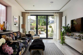 Stylish Interiors Garden Parking 3BRB Flat